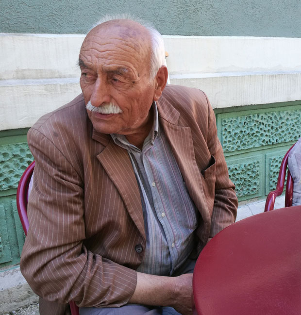 Старину ноге издају